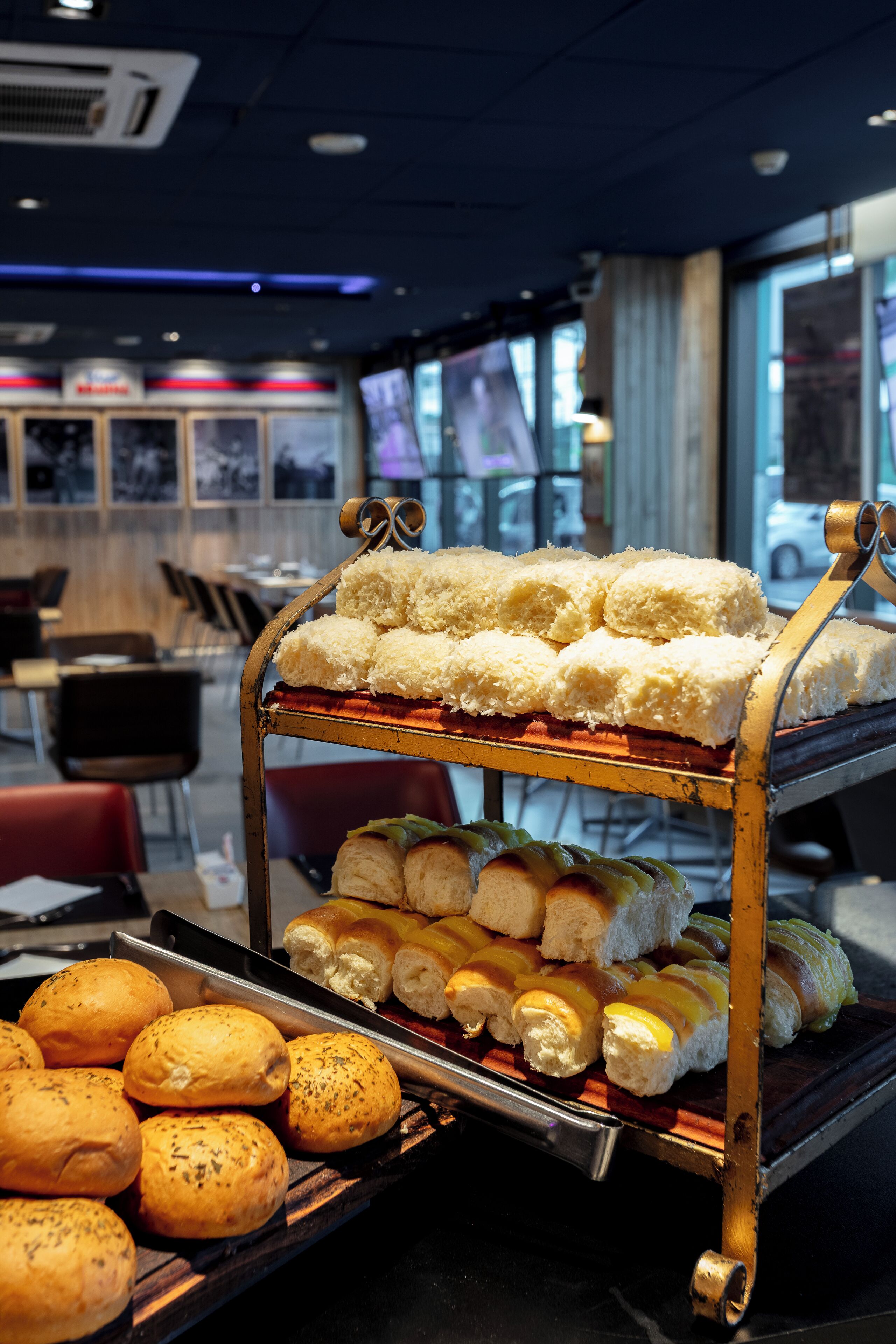 Daily buffet breakfast (BRL 35 per person)