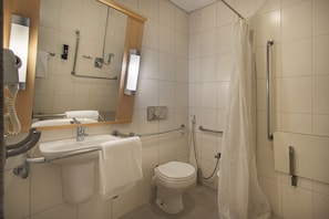 Standard Twin Room | Bathroom