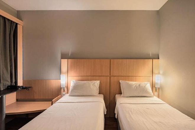 Ruang kerja komputer riba, Wi-fi percuma, cadar katil 