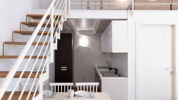 KĂŒhlschrank, Mikrowelle, Ofen, Herdplatte