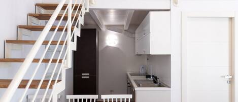 Kylskåp, mikrovågsugn, ugn och spishäll