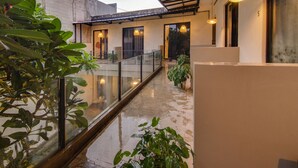Terrace/patio - Escotel Casa De Luga By Reccoma (Jakarta)
