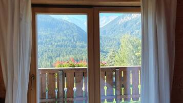Exclusive Chalet | Balcony