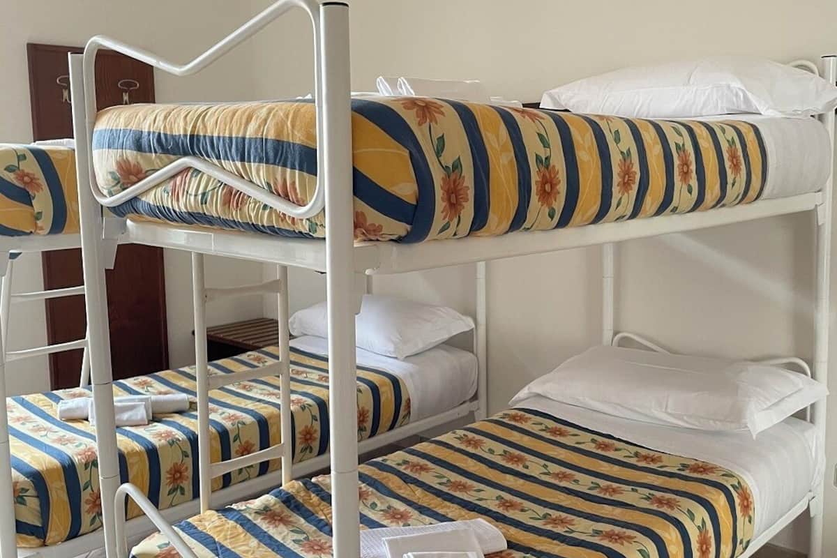 Minibaari, tallelokero huoneessa, yksilöllisesti kalustettu