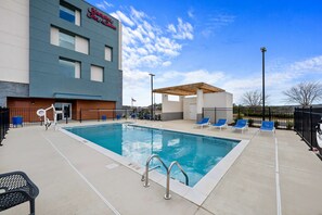 Seasonal outdoor pool - Hampton Inn & Suites Bessemer Birmingham (Bessemer)