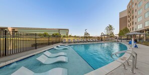 Outdoor pool - Homewood Suites By Hilton Grand Prairie At Epiccentral (Grand Prairie)