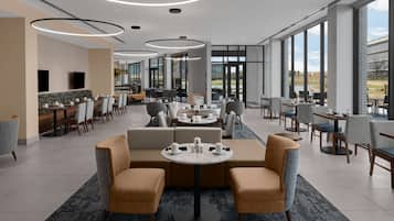 Daily cooked-to-order breakfast (USD 15.95 per person)