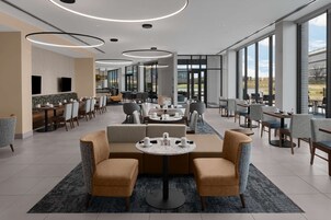 Desayuno a la carta diario (USD 15.95 por persona)