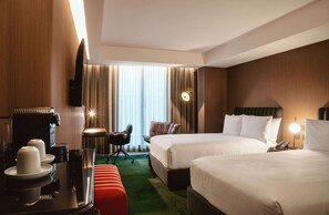 Minibar, in-room safe, desk, laptop workspace - Doubletree By Hilton Lima San Isidro (Lima)
