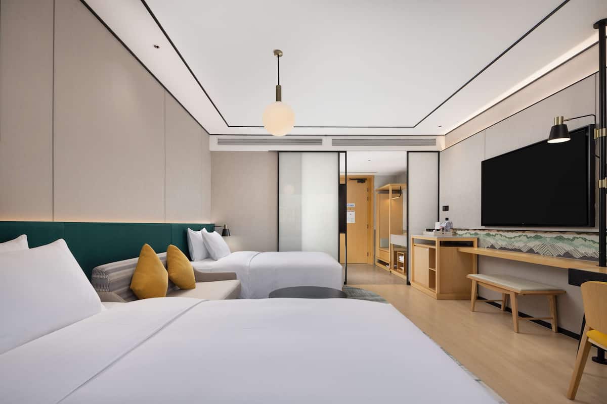 Deluxe Room, 2 Single Beds | Iron/ironing board, free WiFi
