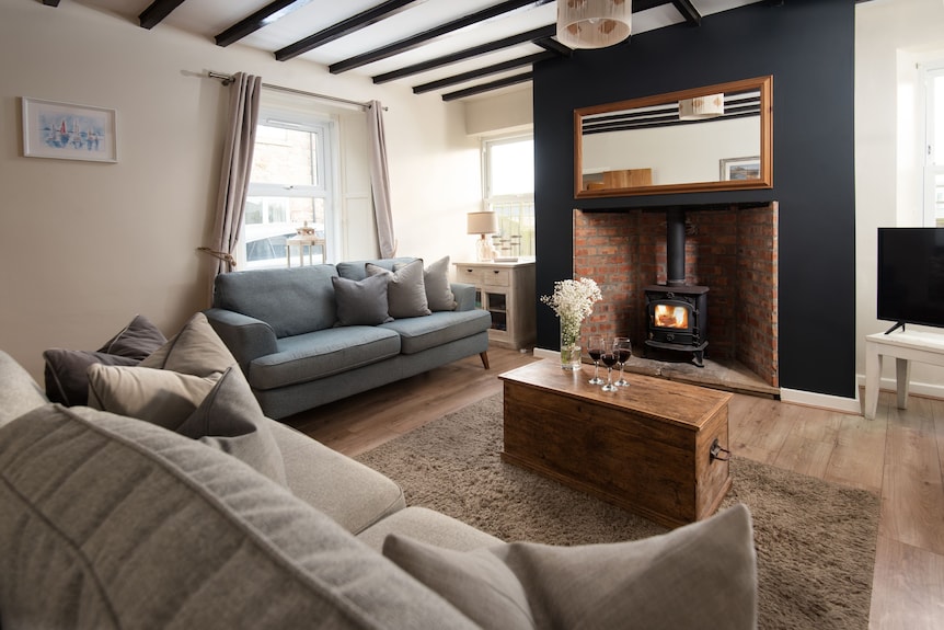 Hexham Cottage - Seahouses - Sleeps 6 Guests In 3 Bedrooms - Beadnell