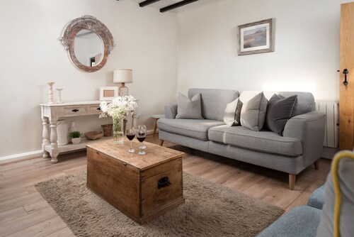 Hexham Cottage - Seahouses  - sleeps 6 guests  in 3 bedrooms