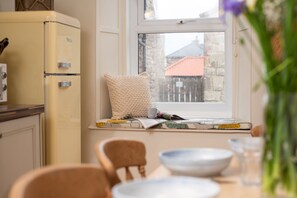 Interior - Hexham Cottage - Seahouses - sleeps 6 guests in 3 bedrooms (Seahouses)