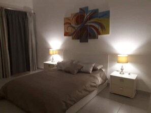 1 soverom, strykejern/-brett, wi-fi og sengetøy