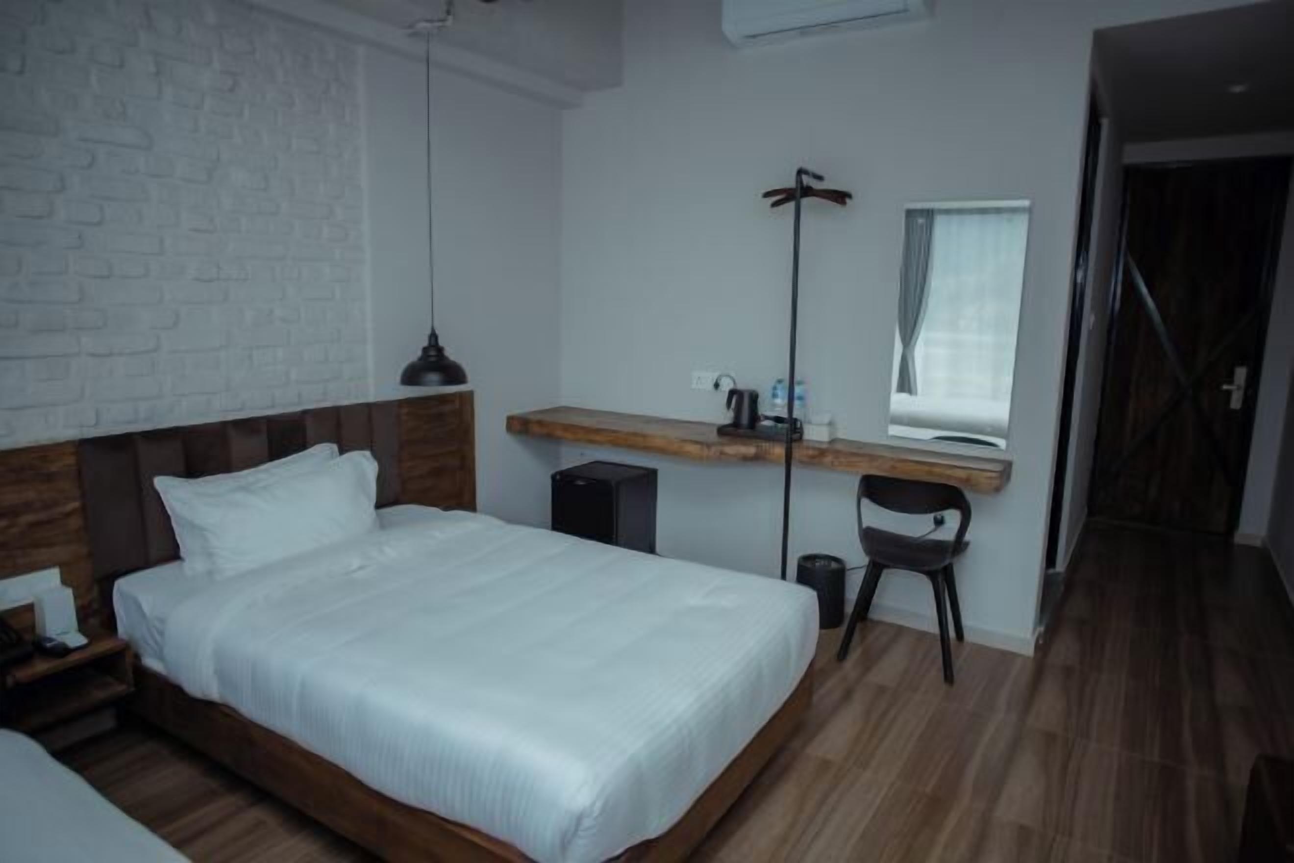 Desk, free WiFi, bed sheets