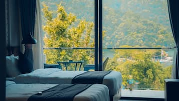 Desk, free WiFi, bed sheets