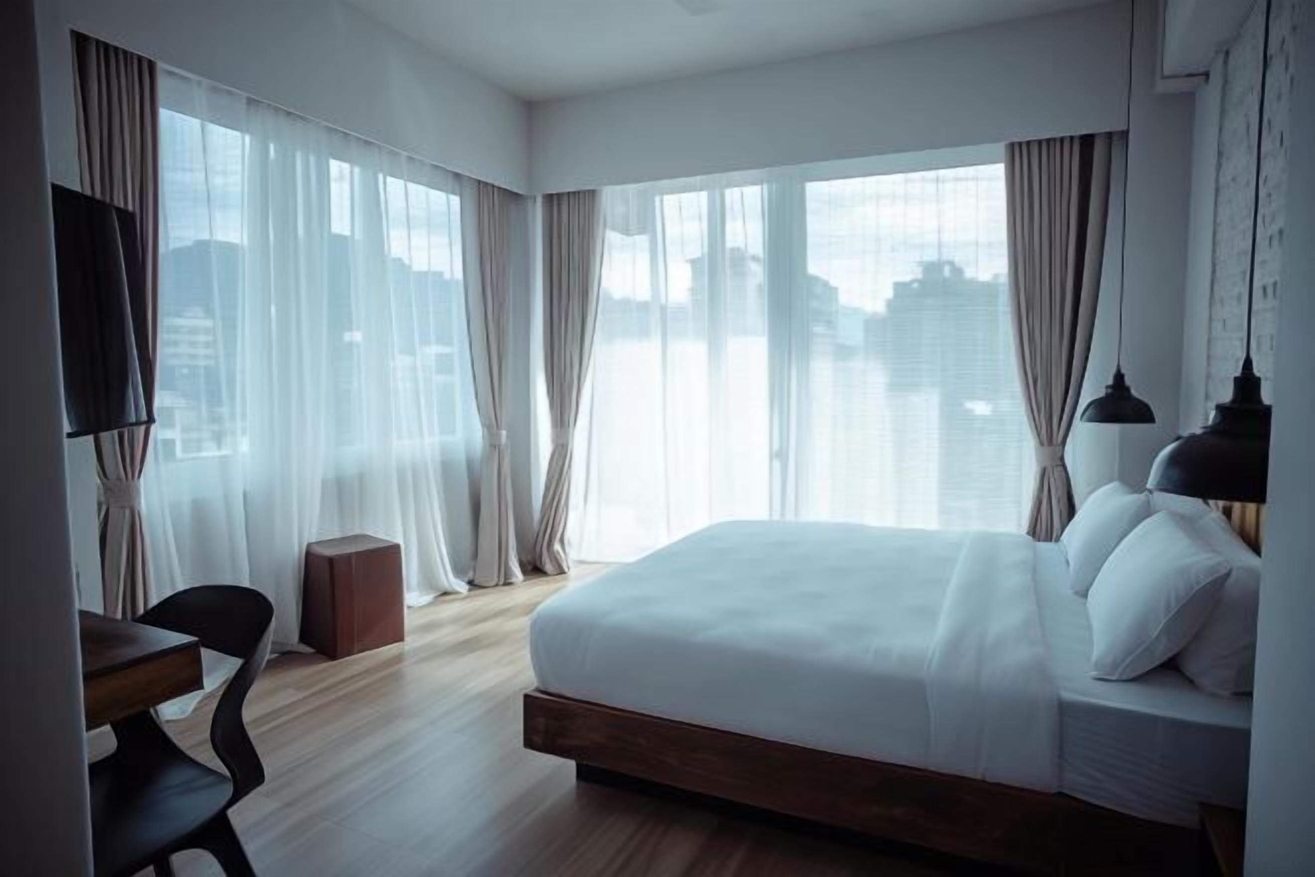 Desk, free WiFi, bed sheets