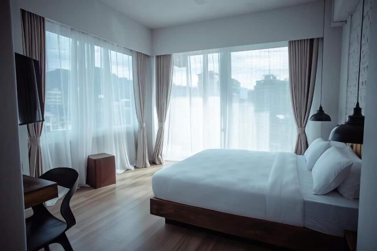 1 bedroom, desk, free WiFi, bed sheets