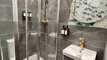 Kahden hengen comfort-huone | Kylpyhuone