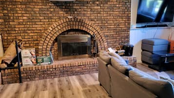 Smart TV, fireplace, DVD player, books