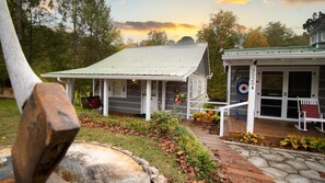 Exterior - Lumberjack Family Retreat I Putt Putt I Pool Table I Darts I Hot Tub I Firepit (Sevierville)