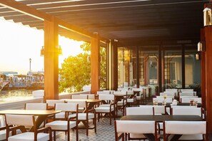 Front of property - CHUONG DUONG HOTEL (My Tho)