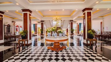 Coin salon dans le hall