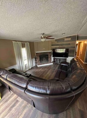 Living area - Charming River-Front Lodge House
(Osteen)