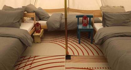 Nature Bell-tent with lakeside view