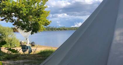 Nature Bell-tent with lakeside view