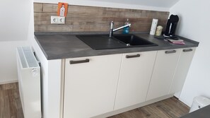 Kühlschrank, Herdplatte, Geschirrspüler