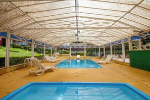 Indoor pool - VELINN Austria Hotel (Camanducaia)