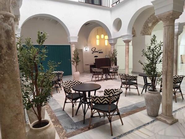 Courtyard - Slow Suites Salvador (Seville)