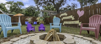 Florida Retro Home minutes from the famous Clearwater Beach and Honeymoon Island