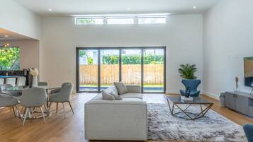 House | 3 bilik tidur, Internet