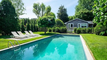 House | 3 bedrooms, desk, iron/ironing board, Internet