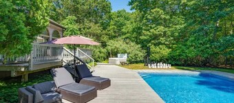 Meadowood Manor by Rovetravel Heated Pool
