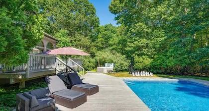 Meadowood Manor by Rovetravel Heated Pool