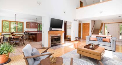 Meadowood Manor by Rovetravel Heated Pool