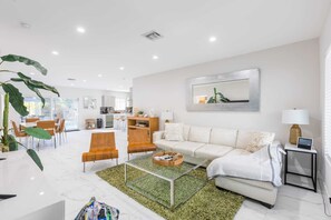 Hus | 4 soverom, skrivebord og internett