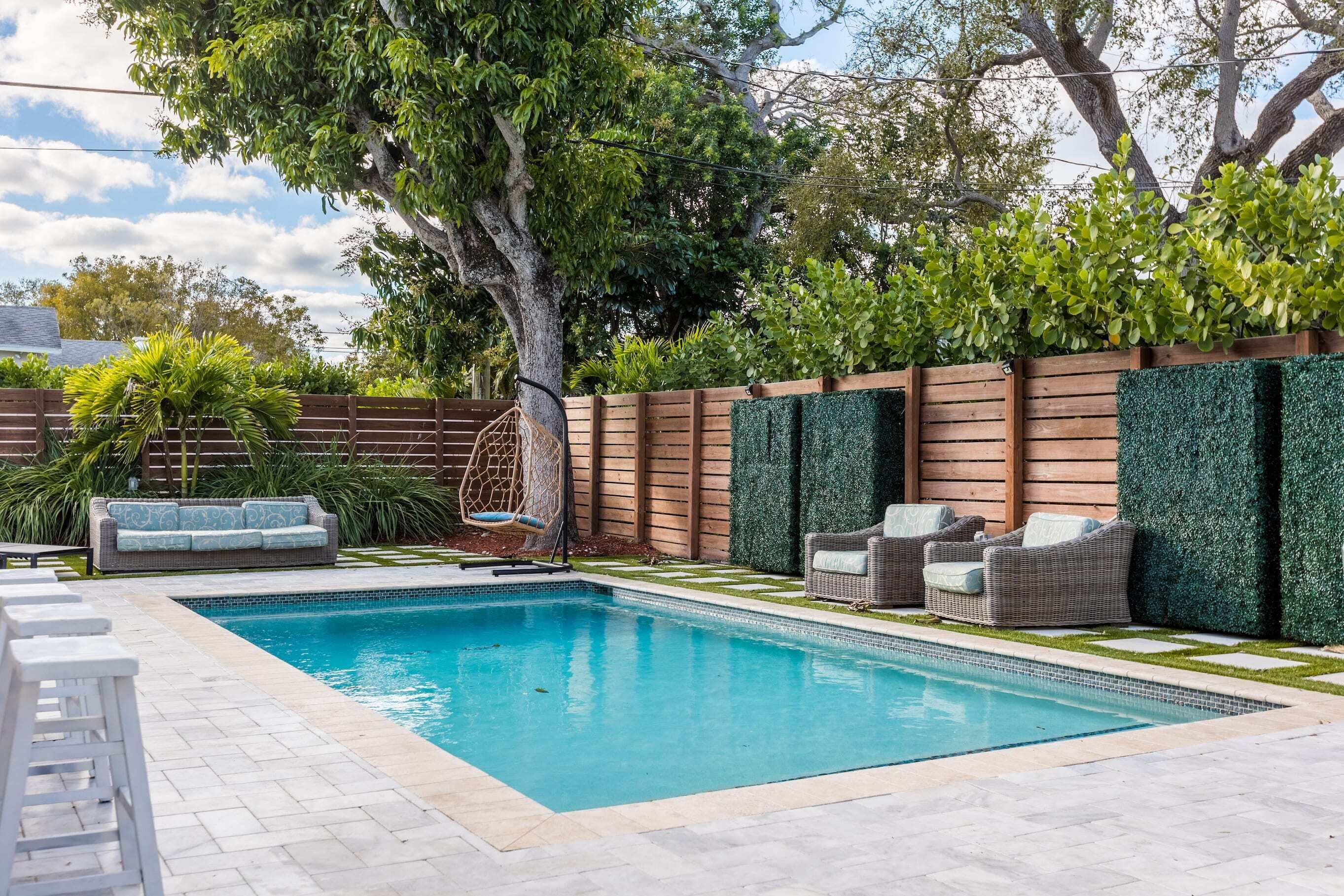 House | 4 bedrooms, desk, Internet