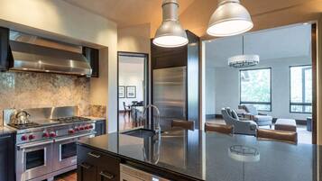 House | 6 bedrooms, Internet