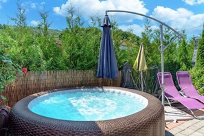 مغطس سبا خارجي