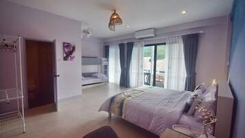 4 makuuhuonetta, työpöytä, silitysrauta/-lauta, vauvan matkasänky