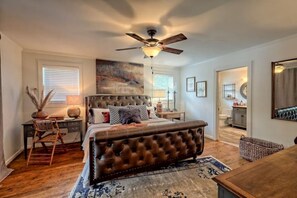 3 bedrooms, bed sheets - Waterfront and Mountain Views on Lake Chatuge (Hiawassee)