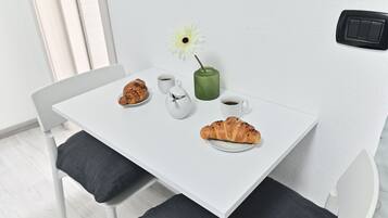 Standard Room | 1 bedroom, desk, blackout drapes, soundproofing