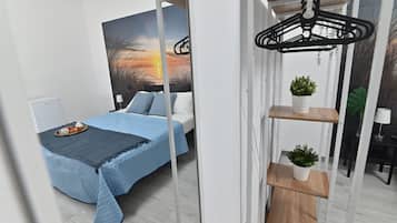 Standard Room | 1 bedroom, desk, blackout drapes, soundproofing