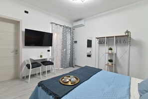 Chambre Standard | 1 chambre, bureau, rideaux d’obscurcissement, système d’insonorisation