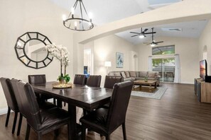 Dining - Private Pool, 4 Miles to Disney-6BR / 4 baths Home (Kissimmee)