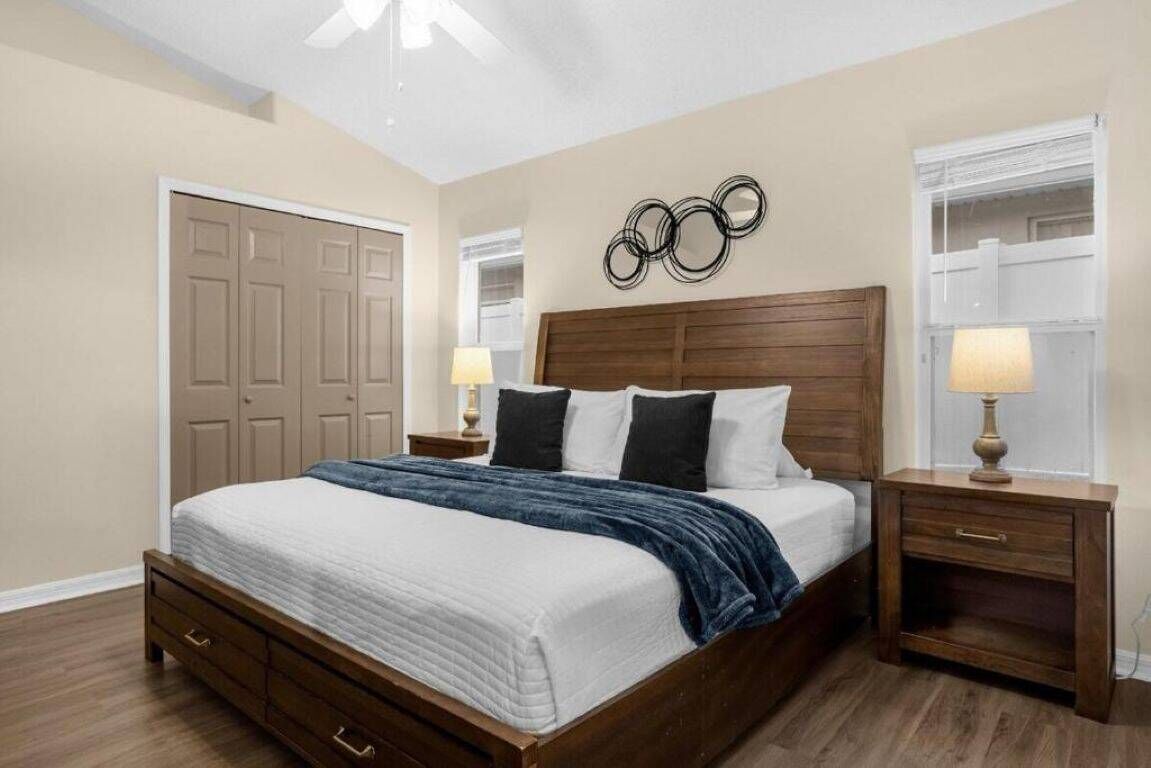 6 bedrooms, iron/ironing board, travel cot, WiFi